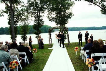 ceremony_by_the_lake_01
