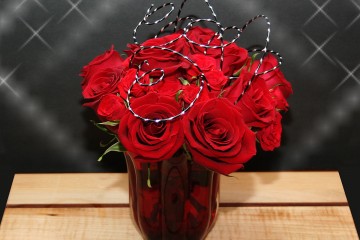 wedding_reception_table_centerpiece_red-roses