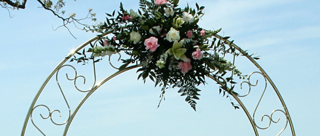 Wedding arch arrangement