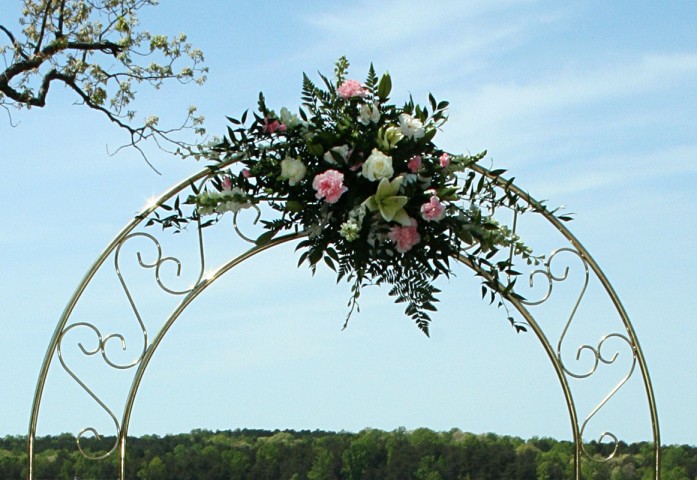 Wedding arch arrangement