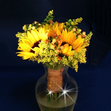 sunflower-bridesmaid-bouquet-02