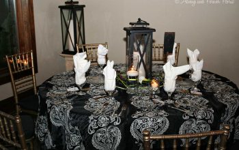 Fancy Dark Wedding Reception Tablecloths