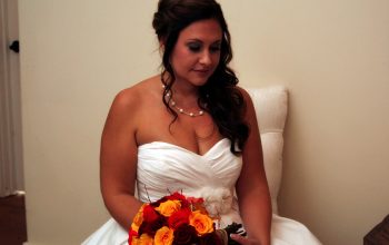 Gorgeous Bride With Her Fall Roses Bouquet