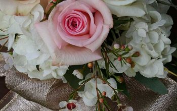 Assorted rose and hydrangea adornment