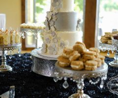 Sweet daisies wedding cake