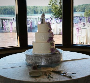 D for dowdy wedding cake