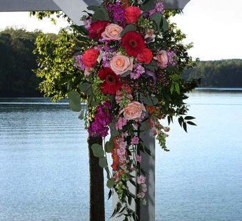 Gorgeous spray arrangement for pergola